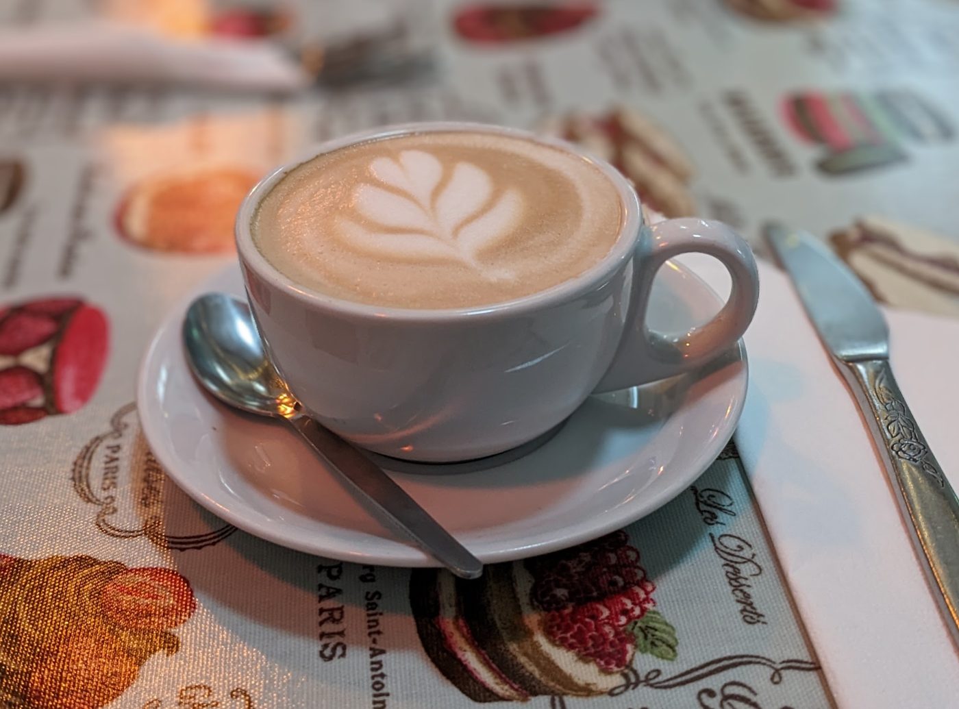 A latte with leaf latte art